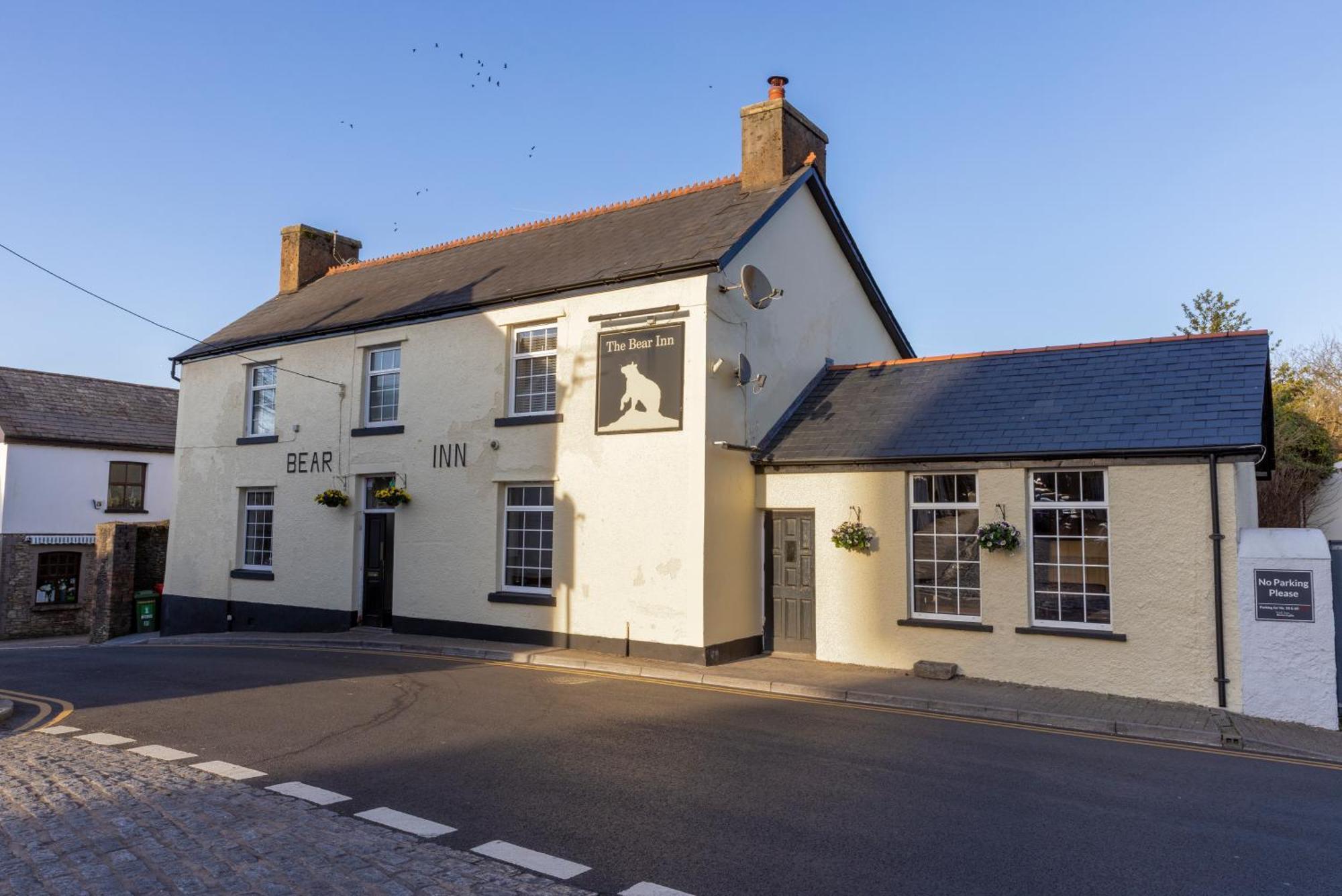 לאנטריסנט The Bear Inn מראה חיצוני תמונה